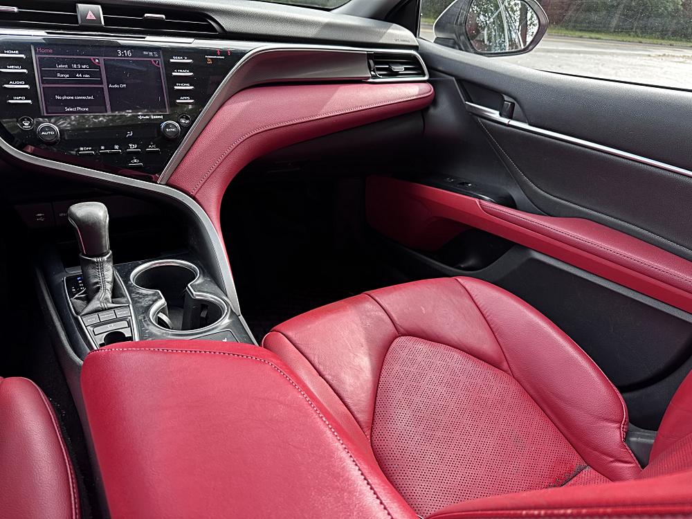 2018 Toyota Camry XSE - Photo 18
