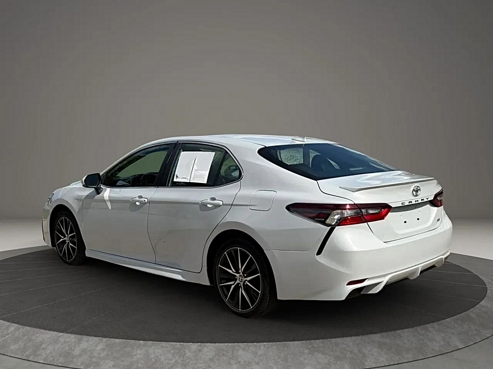 2022 Toyota Camry SE - Photo 6