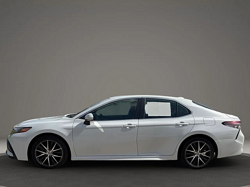 2022 Toyota Camry SE - Photo 7