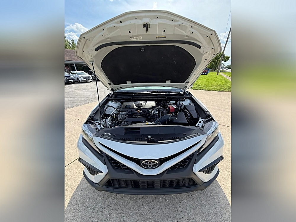 2022 Toyota Camry SE - Photo 10
