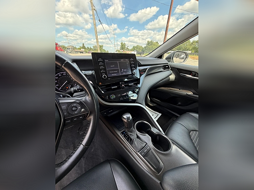 2022 Toyota Camry SE - Photo 12