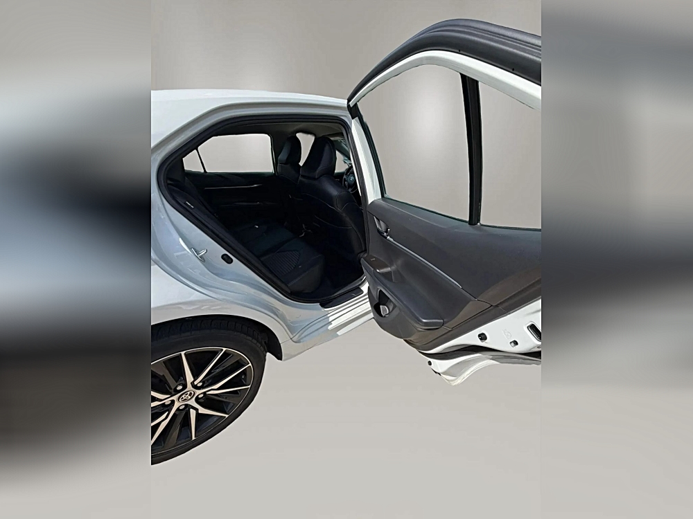 2022 Toyota Camry SE - Photo 16
