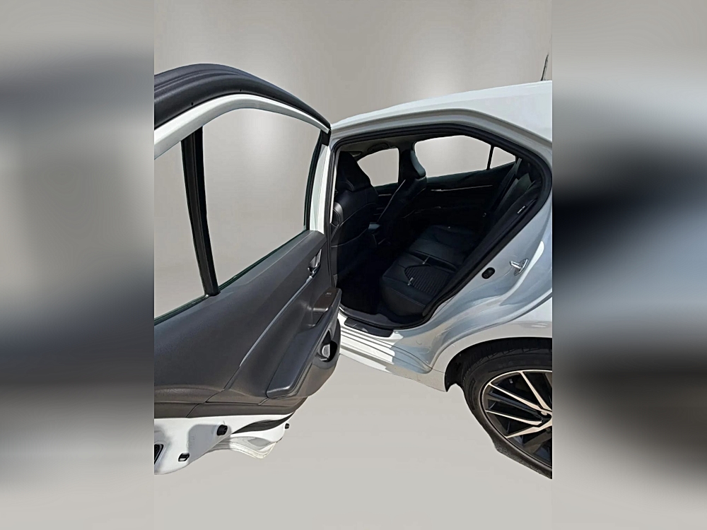 2022 Toyota Camry SE - Photo 17