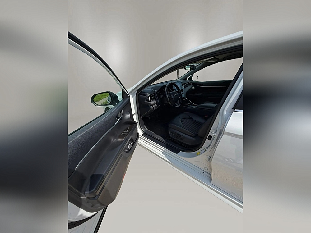 2022 Toyota Camry SE - Photo 18