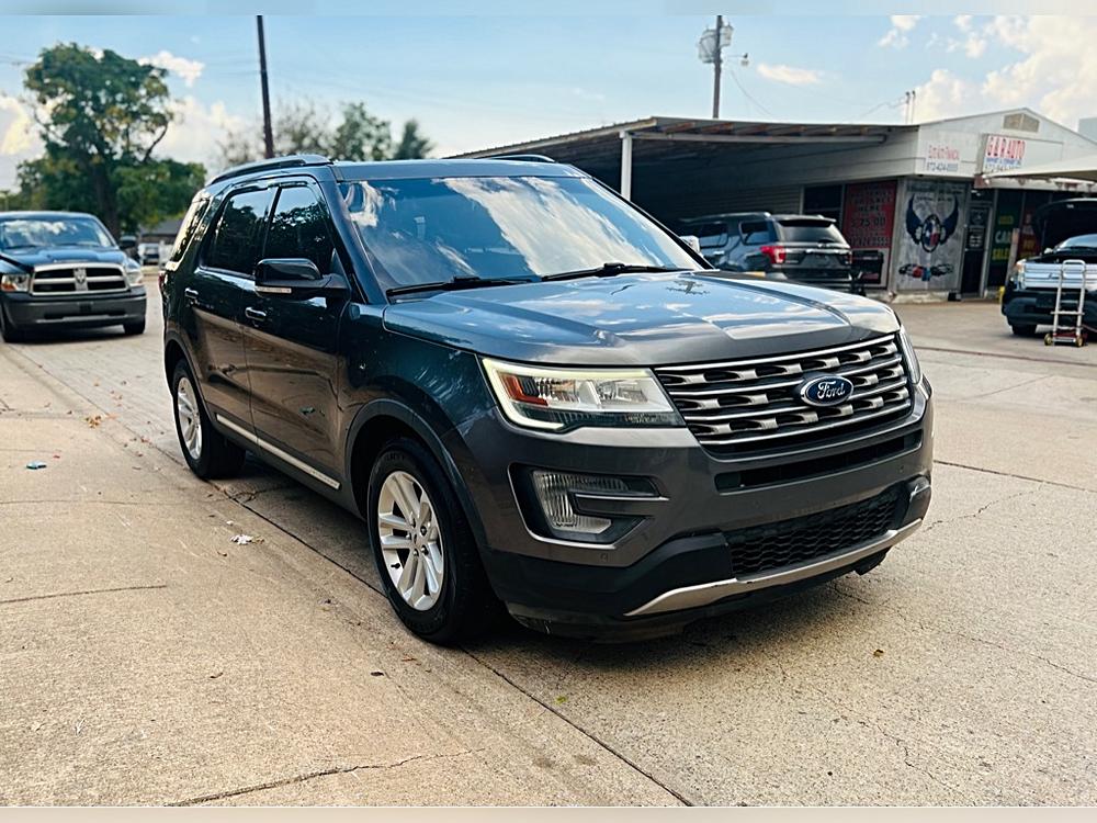 2017 Ford Explorer XLT - Photo 8